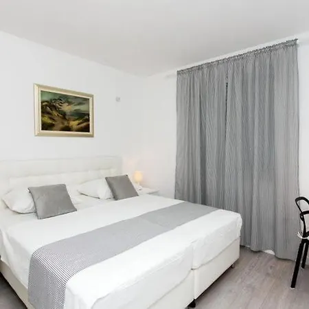 Dup I - Two Bedroom With Balcony *