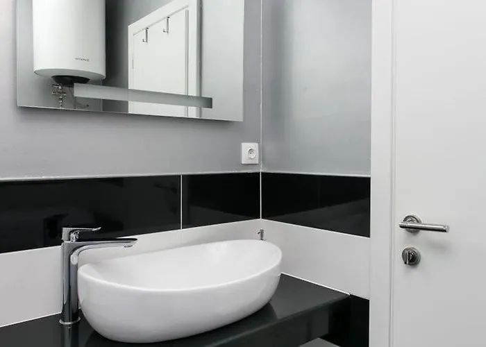 Dup I - Two Bedroom With Balcony